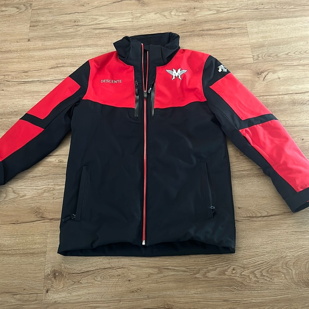 Descente jacket size small men’s